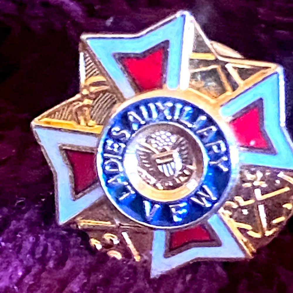 Vintage Ladies Auxiliary VFW pin brooch